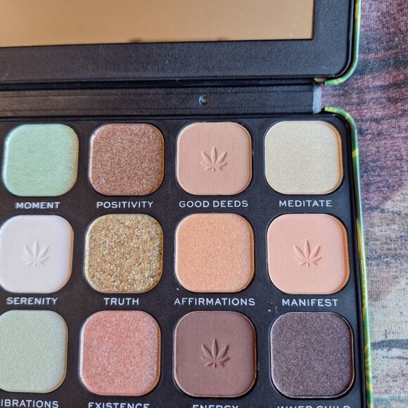 💚 Revolution Palette Duo — Chilled + Good Vibes Only - Picture 5 of 13